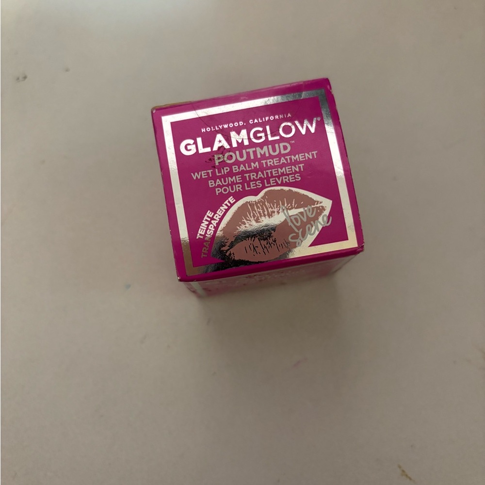 Glam glow poutmud love scene